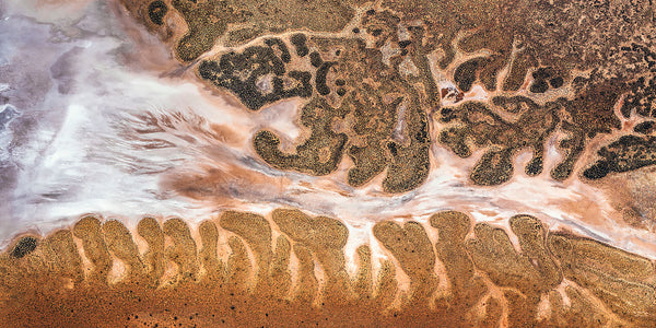 aerial photo of lake Mackay, Western Australia