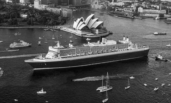 aerial photography queen Mary 2 in Sydney 